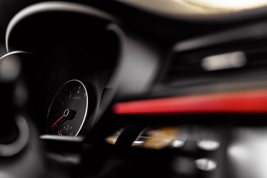 В автосалонах KIA стартовали продажи автомобилей новой серии Red Line