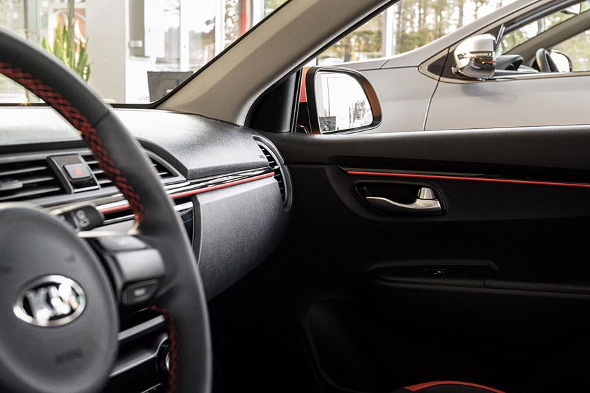 В автосалонах KIA стартовали продажи автомобилей новой серии Red Line