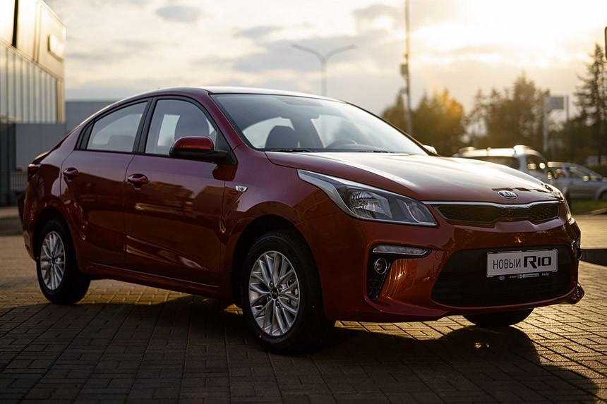 В автосалонах KIA стартовали продажи автомобилей новой серии Red Line