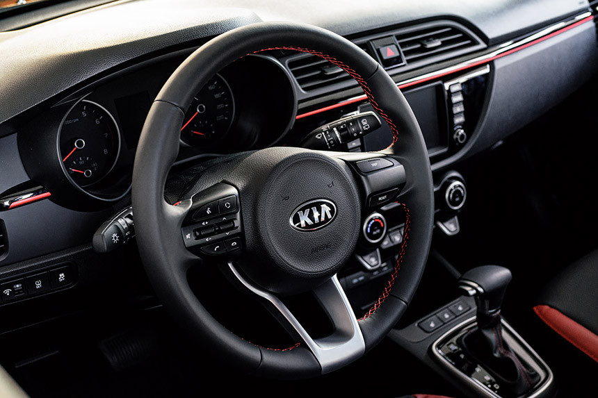 В автосалонах KIA стартовали продажи автомобилей новой серии Red Line