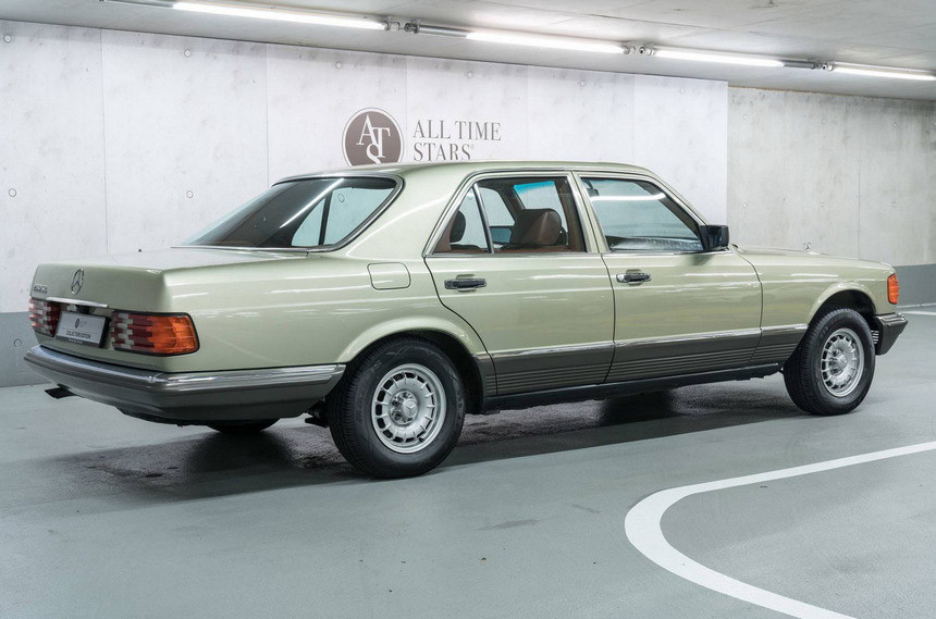 На продажу выставлен 37-летний Mercedes S-класса с заводской гарантией