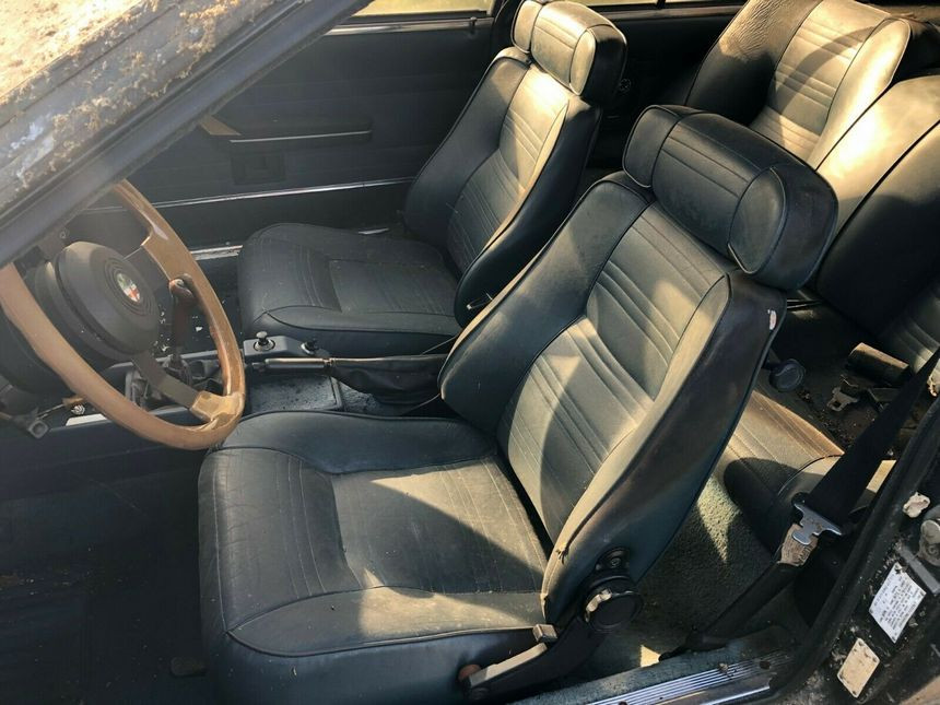 Alfa Romeo мечты? На продажу выставили найденную в сарае модель GTV с V6 под капотом