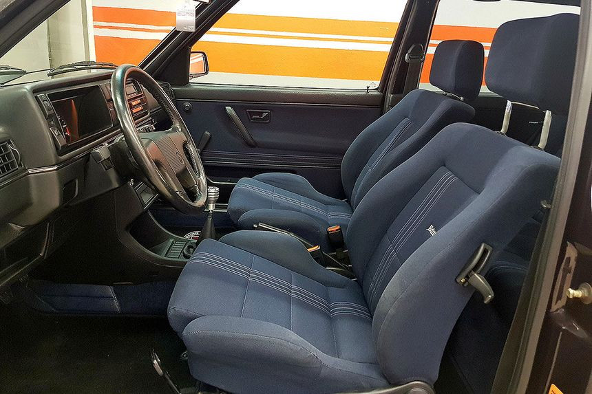 На продажу выставлен редкий Volkswagen Golf 1990 года выпуска. Сколько просят за машину?