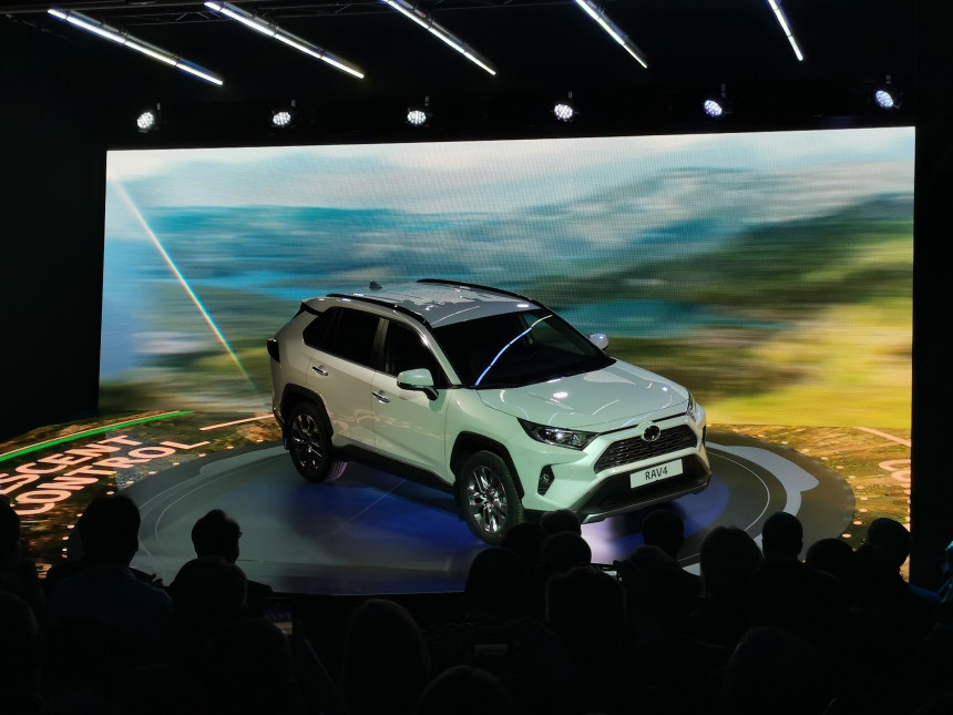 Производство новой Toyota RAV4 стартовало в Санкт-Петербурге. Мы посмотрели, как это происходило