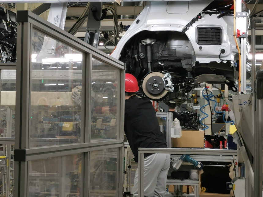 Производство новой Toyota RAV4 стартовало в Санкт-Петербурге. Мы посмотрели, как это происходило