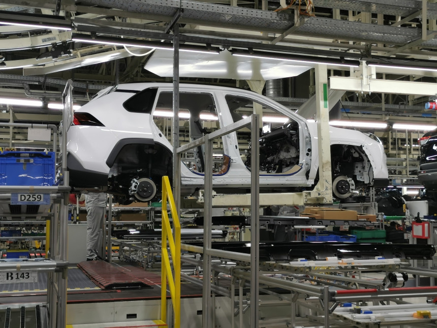 Производство новой Toyota RAV4 стартовало в Санкт-Петербурге. Мы посмотрели, как это происходило