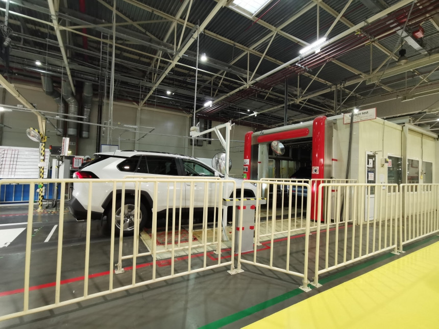 Производство новой Toyota RAV4 стартовало в Санкт-Петербурге. Мы посмотрели, как это происходило