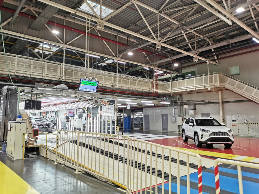 Производство новой Toyota RAV4 стартовало в Санкт-Петербурге. Мы посмотрели, как это происходило