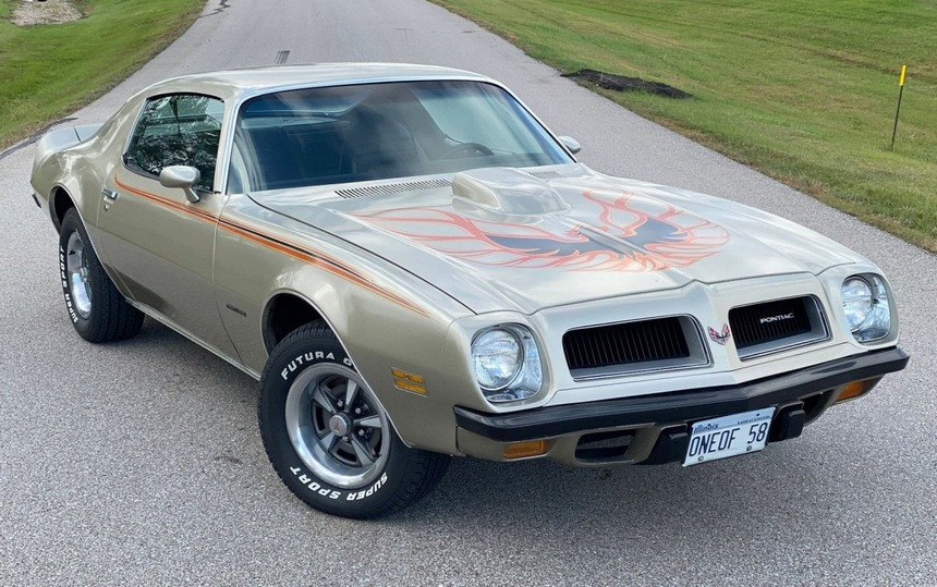 Фотофакт. Заброшенные коллекционные модели Pontiac, простоявшие в гараже 20 лет