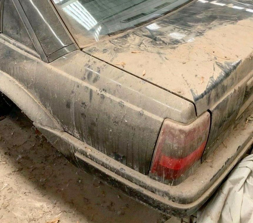 В старом гараже нашли редкий седан Opel Omega с 382-сильным мотором