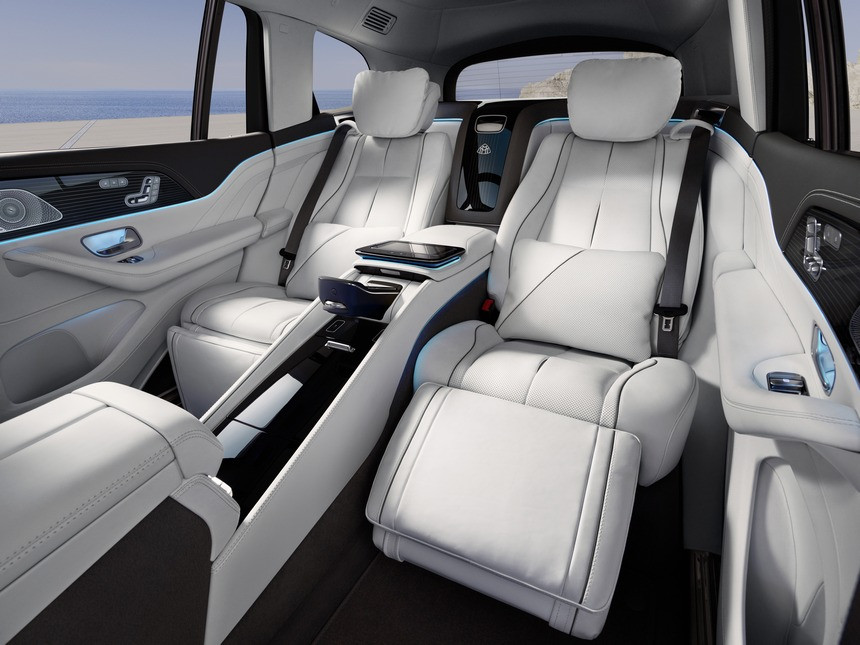 Mercedes-Maybach GLS представили в Москве на два дня раньше официальных премьер