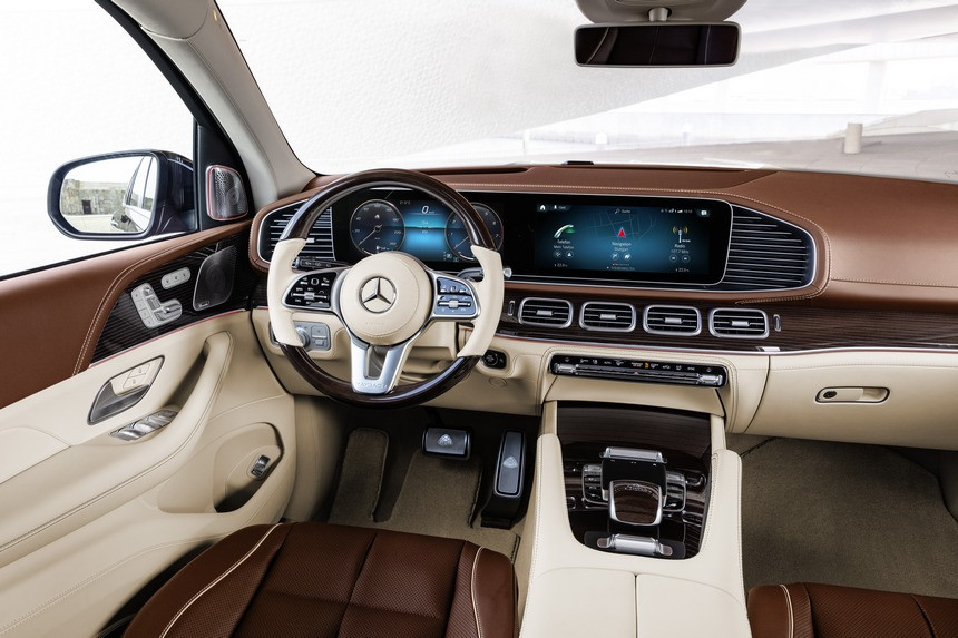 Mercedes-Maybach GLS представили в Москве на два дня раньше официальных премьер