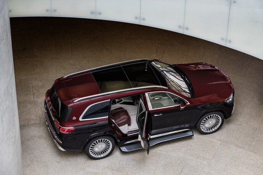Mercedes-Maybach GLS представили в Москве на два дня раньше официальных премьер