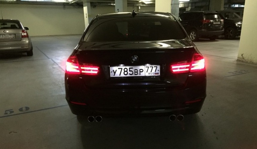 На продажу выставлен BMW с портретом президента России на капоте