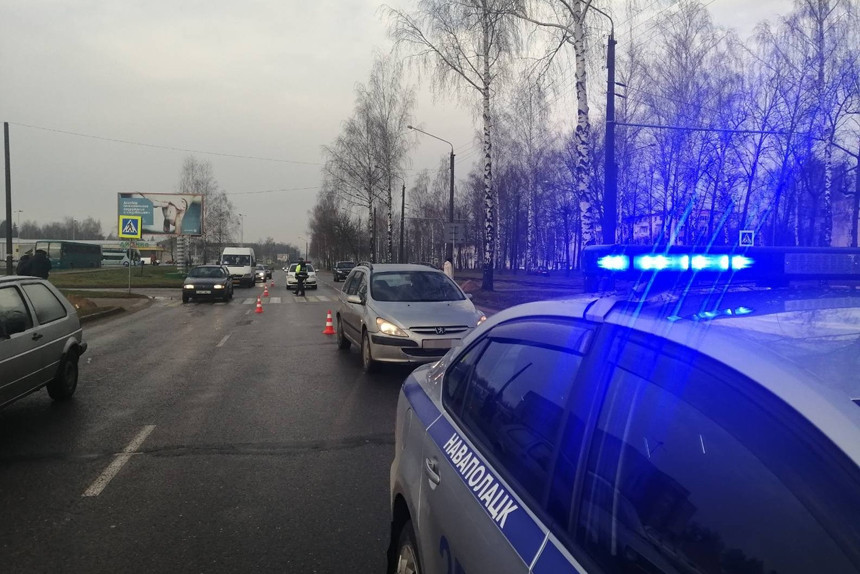 В Новополоцке водитель сбил маму с двухлетним ребенком на нерегулируемом переходе