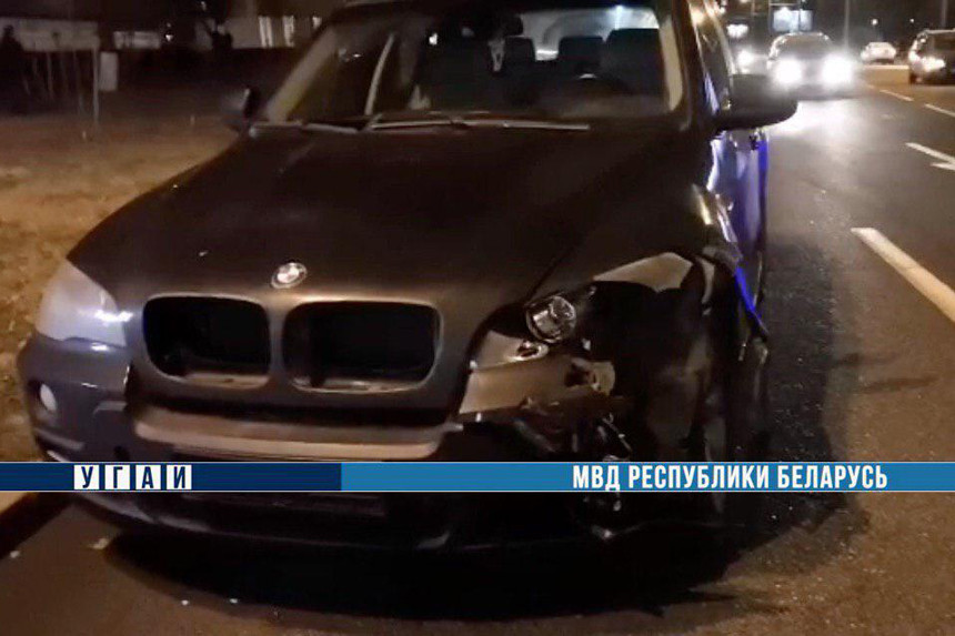 В Гомеле девушка столкнулась с автомобилем мужа и, вылетев на
