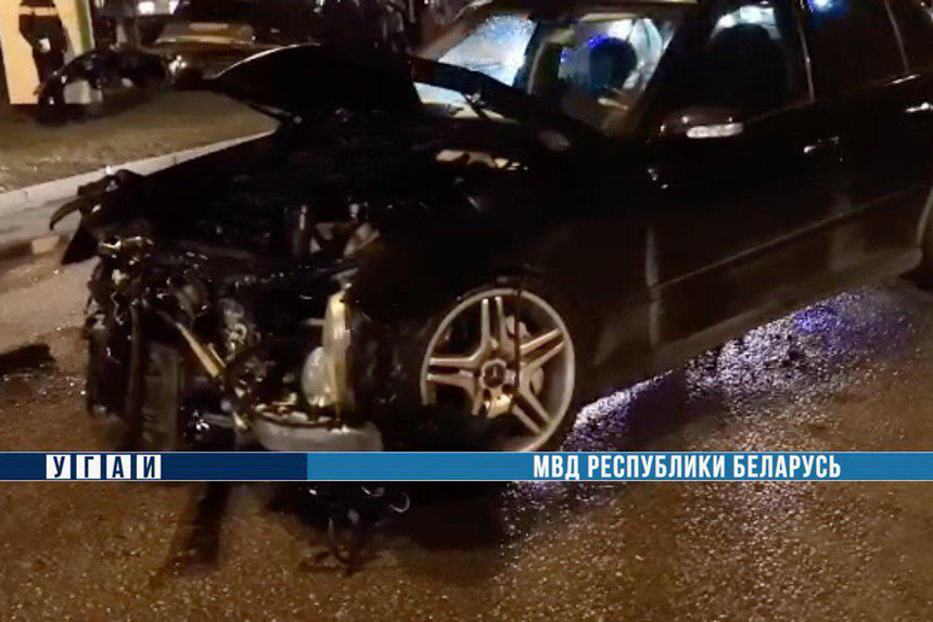 В Гомеле девушка столкнулась с автомобилем мужа и, вылетев на