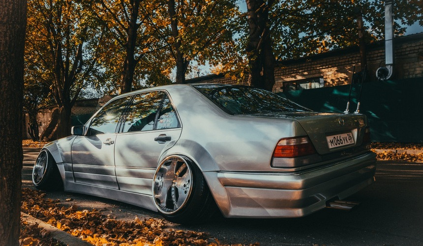 Фотофакт. Невероятный кавказский тюнинг Mercedes W140 в стиле Bippu