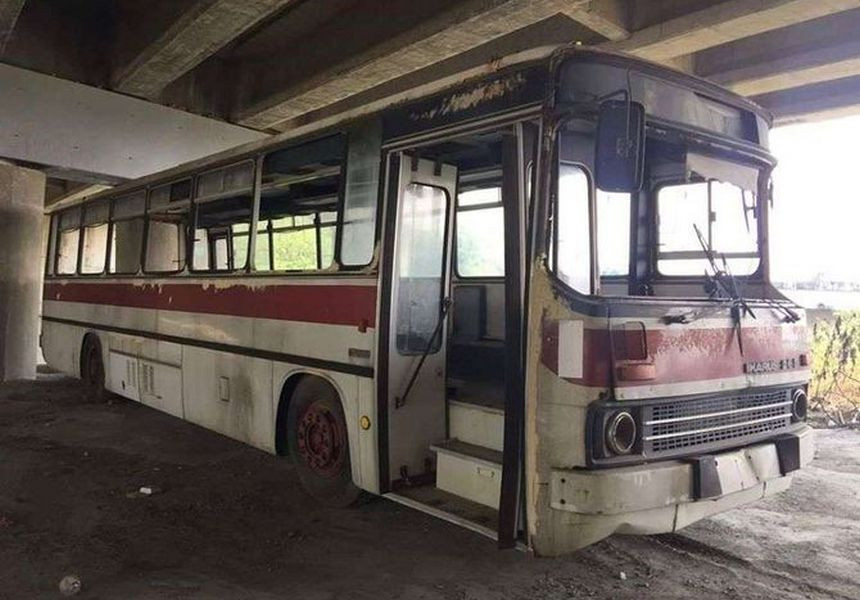 Фотофакт. Необычный автобус Ikarus 263.06, найденный брошенным на Тайване