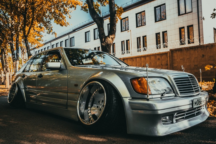 Фотофакт. Невероятный кавказский тюнинг Mercedes W140 в стиле Bippu