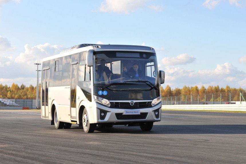 Радиус разворота как у микроавтобуса, а это АВТОБУС - Вектор Next доступная среда!
