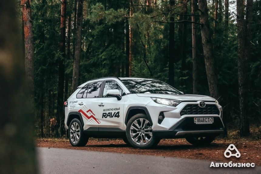 Поставим на два колеса? Тест-драйв Toyota RAV4 пятого поколения
