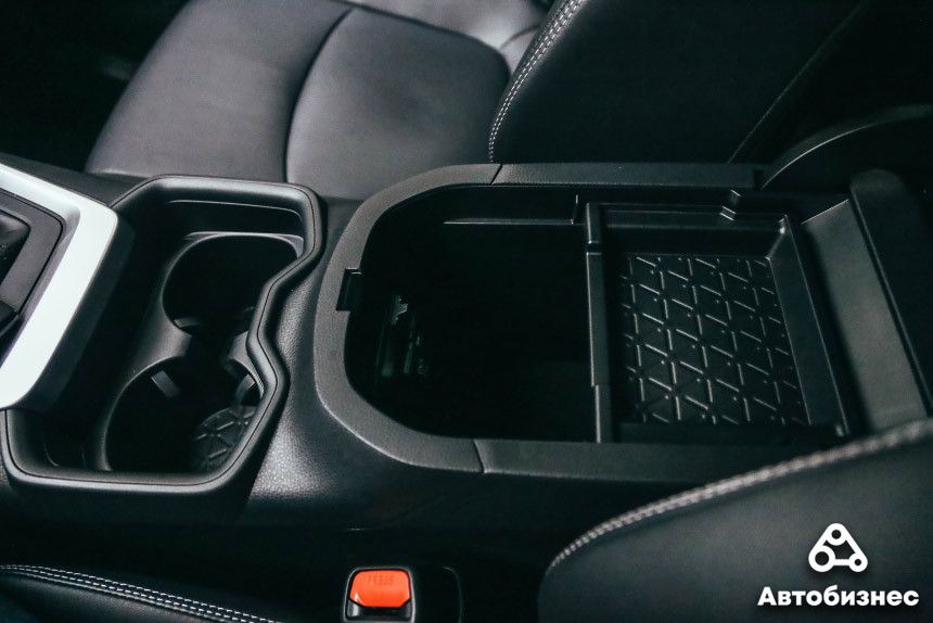 Поставим на два колеса? Тест-драйв Toyota RAV4 пятого поколения