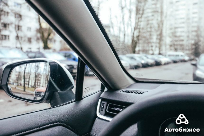 Поставим на два колеса? Тест-драйв Toyota RAV4 пятого поколения