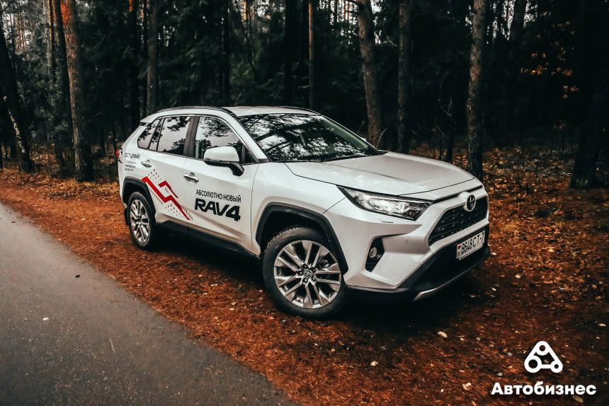 Поставим на два колеса? Тест-драйв Toyota RAV4 пятого поколения