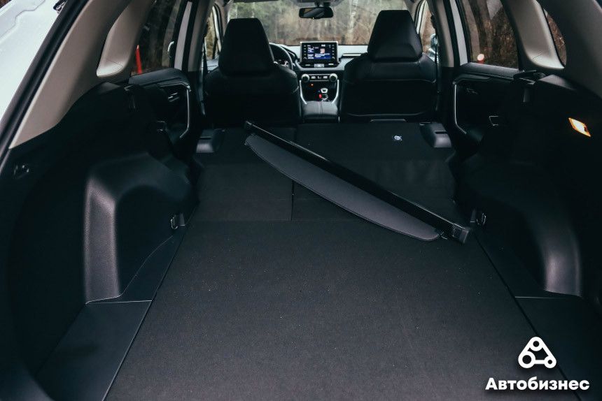 Поставим на два колеса? Тест-драйв Toyota RAV4 пятого поколения