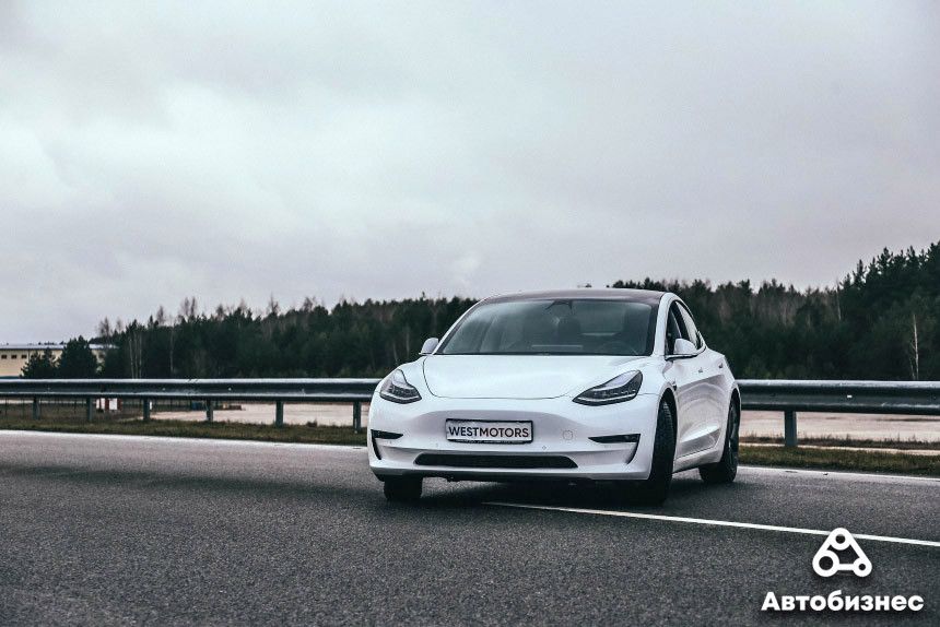 Tesla Model 3 против Ford Mustang: сравнительный тест-драйв и драгрейсинг в Липках