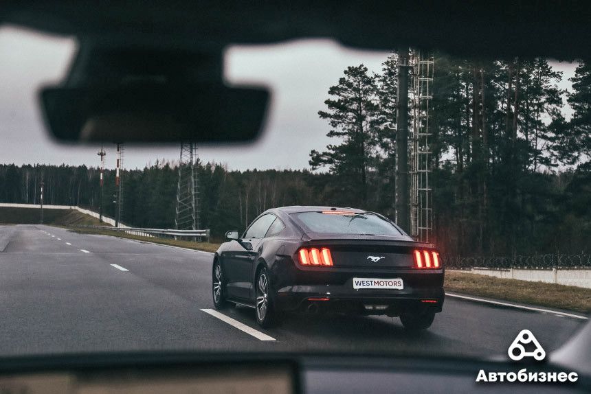 Tesla Model 3 против Ford Mustang: сравнительный тест-драйв и драгрейсинг в Липках