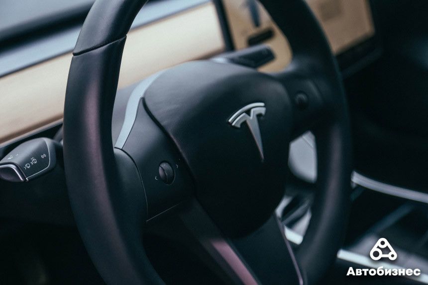 Tesla Model 3 против Ford Mustang: сравнительный тест-драйв и драгрейсинг в Липках
