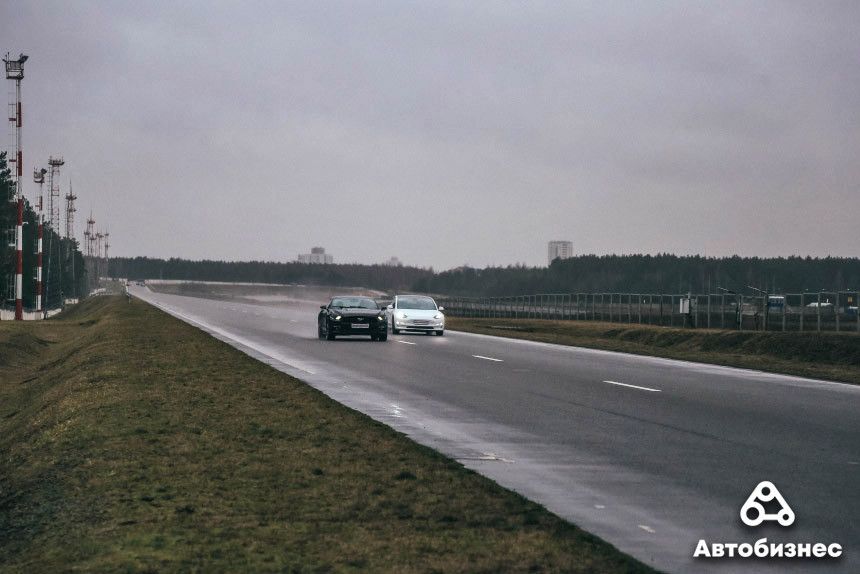 Tesla Model 3 против Ford Mustang: сравнительный тест-драйв и драгрейсинг в Липках