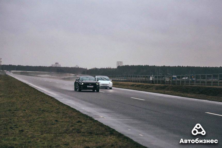 Tesla Model 3 против Ford Mustang: сравнительный тест-драйв и драгрейсинг в Липках