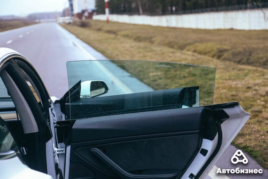 Tesla Model 3 против Ford Mustang: сравнительный тест-драйв и драгрейсинг в Липках