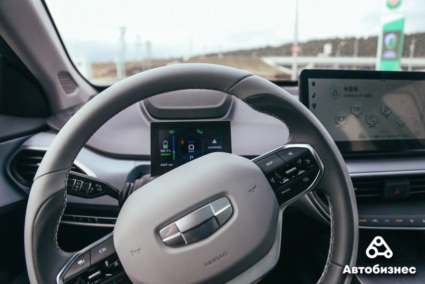 80 бесплатных километров за 15 минут. Как мы тестировали и заряжали Geely Geometry A