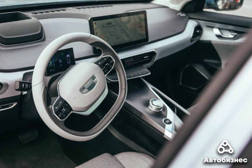 80 бесплатных километров за 15 минут. Как мы тестировали и заряжали Geely Geometry A