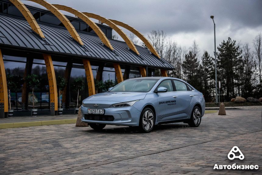 80 бесплатных километров за 15 минут. Как мы тестировали и заряжали Geely Geometry A