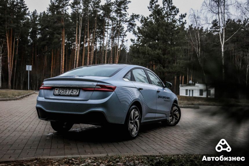 80 бесплатных километров за 15 минут. Как мы тестировали и заряжали Geely Geometry A