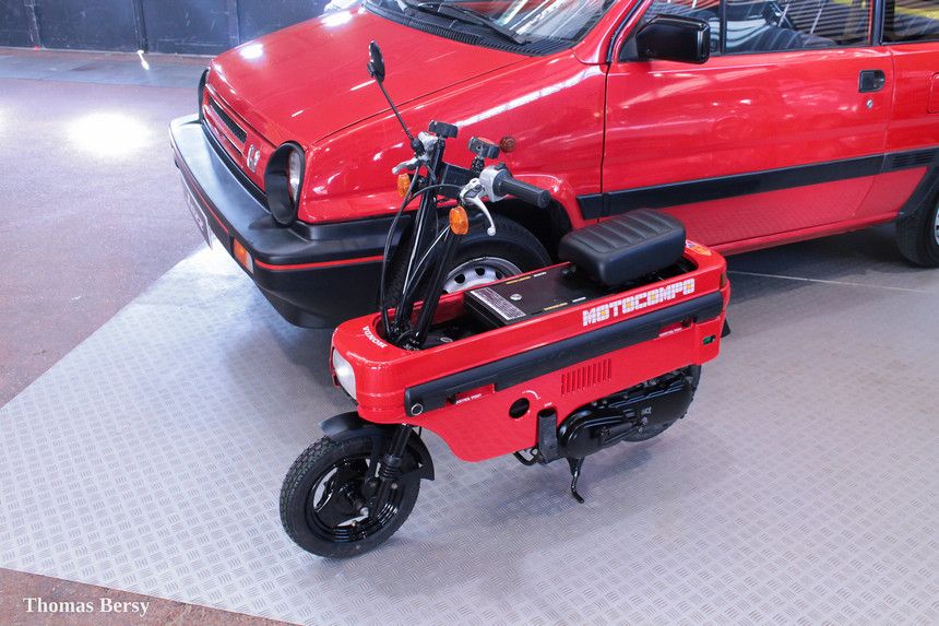Мопед в багажнике? Самая необычная и крутая дополнительная опция от Honda