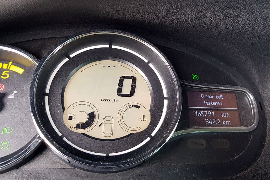 Эксперимент. Обслуживаем 9-летний Renault Megane у дилера: смотрите, что сделали 