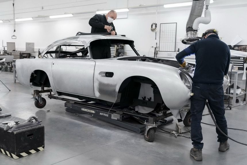 Aston Martin возобновил производство самого знаменитого автомобиля Джеймса Бонда