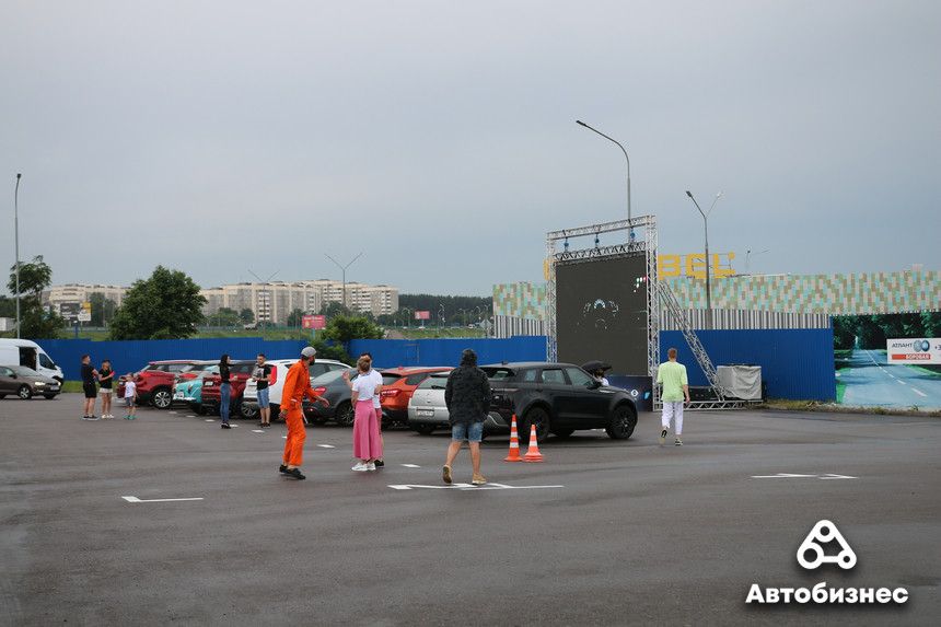 Автокинотеатр - это удобно? Съездили на раритетном 