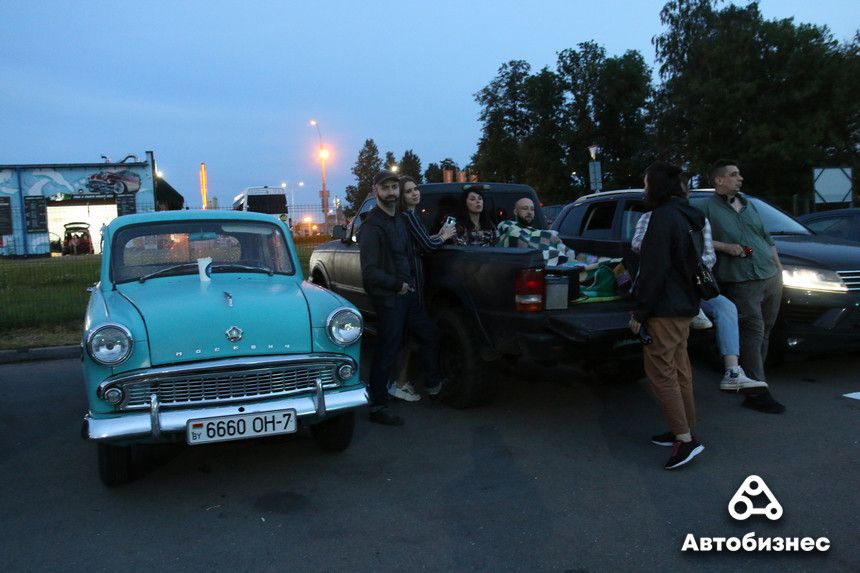 Автокинотеатр - это удобно? Съездили на раритетном 