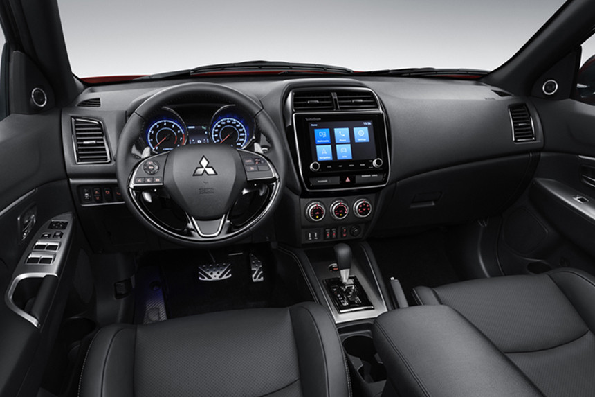 Японский, откуда не взгляни. Изучаем новый кроссовер Mitsubishi глазами потенциального покупателя