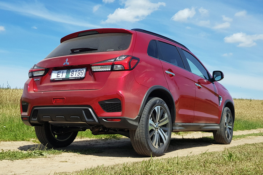Японский, откуда не взгляни. Изучаем новый кроссовер Mitsubishi глазами потенциального покупателя