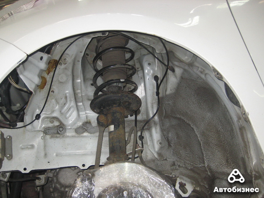 Польский след. Оцениваем коррозию пятилетней Toyota Yaris