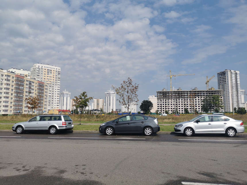Жив, курилка? Репортаж с авторынка в Ждановичах, который переехал