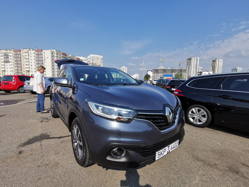 Жив, курилка? Репортаж с авторынка в Ждановичах, который переехал